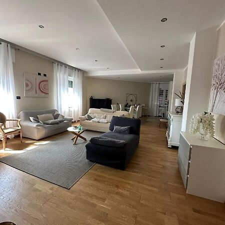 Luxury Center Appartment Novi Ligure Buitenkant foto